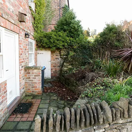 Honeysuckle Cottage, York Apartment